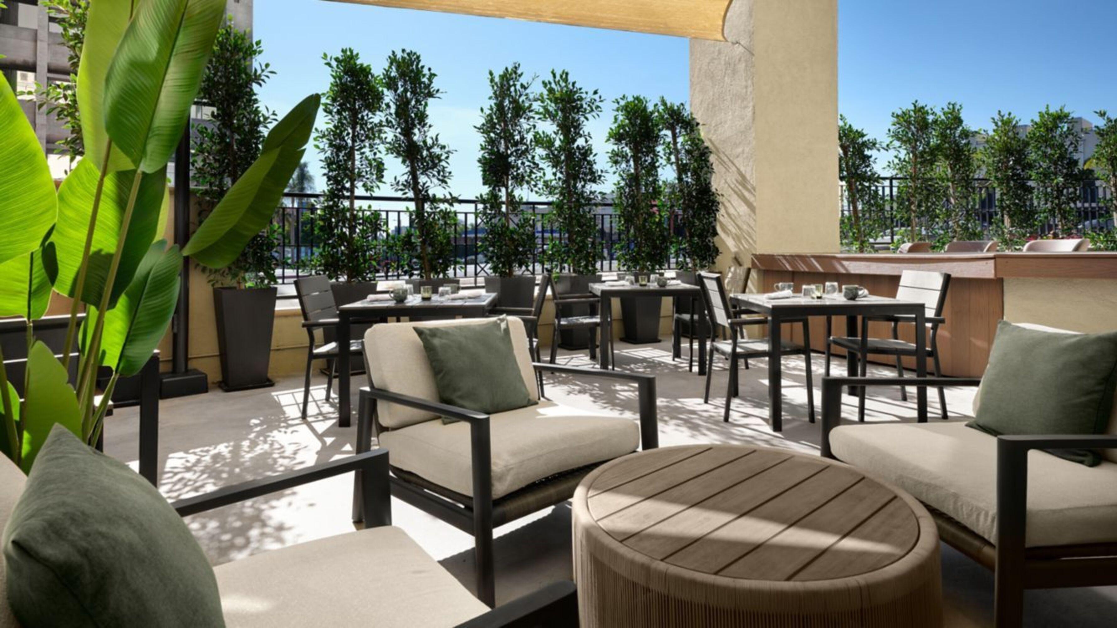 Hotel Burton House, Beverly Hills, A Tribute Portfolio